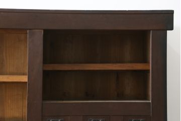 和製アンティーク　美品　和の風格あふれる佇まいが魅力的な丸桟引き戸の重ね水屋箪笥(キャビネット、食器棚、カップボード、収納棚、戸棚、バラ売り可能)(R-082902)