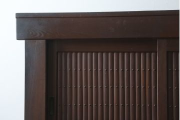 和製アンティーク　美品　和の風格あふれる佇まいが魅力的な丸桟引き戸の重ね水屋箪笥(キャビネット、食器棚、カップボード、収納棚、戸棚、バラ売り可能)(R-082902)