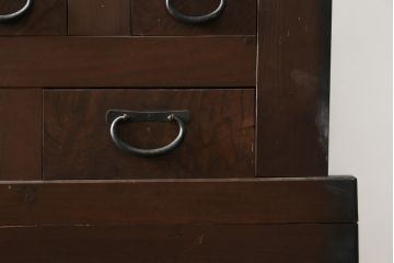 和製アンティーク　美品　和の風格あふれる佇まいが魅力的な丸桟引き戸の重ね水屋箪笥(キャビネット、食器棚、カップボード、収納棚、戸棚、バラ売り可能)(R-082902)