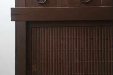 和製アンティーク　美品　和の風格あふれる佇まいが魅力的な丸桟引き戸の重ね水屋箪笥(キャビネット、食器棚、カップボード、収納棚、戸棚、バラ売り可能)(R-082902)