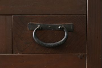 和製アンティーク　美品　和の風格あふれる佇まいが魅力的な丸桟引き戸の水屋箪笥サイドボード(食器棚、収納棚、戸棚、カップボード、サイドキャビネット)(R-082903)