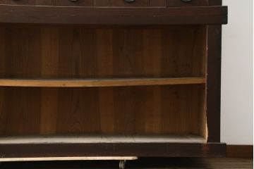 和製アンティーク　美品　和の風格あふれる佇まいが魅力的な丸桟引き戸の水屋箪笥サイドボード(食器棚、収納棚、戸棚、カップボード、サイドキャビネット)(R-082904)