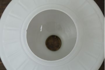 和製アンティーク　乳白色のエンボス　かわいらしいフォルムの照明(ペンダントライト、ペンダントランプ、天井照明、吊り下げ照明、電笠)(R-082908)