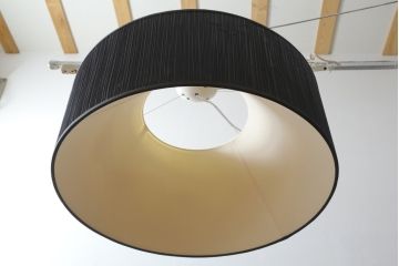 中古　美品　YAMAGIWA(ヤマギワ)　ペンダント照明　BAUMN(バウム)　サークルΦ800mm　ブラックプリーツ加工のエレガントな風合いが魅力のペンダントライト(天井照明、吊り下げ照明)(定価約24万円)(R-082910)