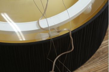 中古　美品　YAMAGIWA(ヤマギワ)　ペンダント照明　BAUMN(バウム)　サークルΦ800mm　ブラックプリーツ加工のエレガントな風合いが魅力のペンダントライト(天井照明、吊り下げ照明)(定価約24万円)(R-082910)