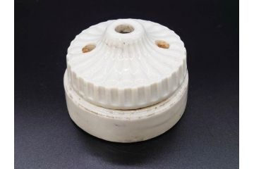 当時物　白磁　菊型　レトロな空間を演出する碍子17点セット(ローゼット、電笠、電灯、照明器具、電材)(R-082919)
