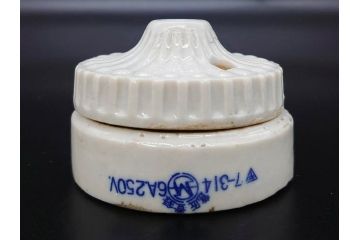 当時物　白磁　菊型　レトロな空間を演出する碍子17点セット(ローゼット、電笠、電灯、照明器具、電材)(R-082919)