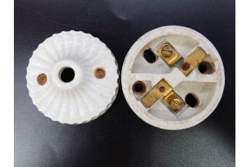 当時物　白磁　菊型　レトロな空間を演出する碍子17点セット(ローゼット、電笠、電灯、照明器具、電材)(R-082919)