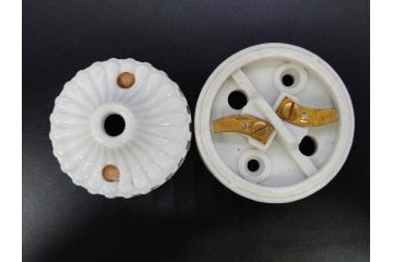 当時物　白磁　菊型　レトロな空間を演出する碍子17点セット(ローゼット、電笠、電灯、照明器具、電材)(R-082919)