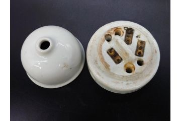 当時物　白磁　菊型　レトロな空間を演出する碍子17点セット(ローゼット、電笠、電灯、照明器具、電材)(R-082919)