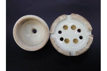 当時物　白磁　菊型　レトロな空間を演出する碍子17点セット(ローゼット、電笠、電灯、照明器具、電材)(R-082919)