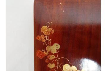 アンティーク雑貨　昭和中期　クスノキ材　蒔絵　格式高い佇まいの収納箱(木箱、金彩、漆、漆器、小物入れ、唐草)(R-082926)