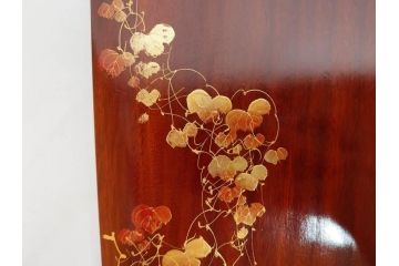 アンティーク雑貨　昭和中期　クスノキ材　蒔絵　格式高い佇まいの収納箱(木箱、金彩、漆、漆器、小物入れ、唐草)(R-082926)