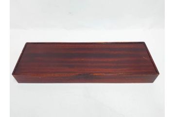アンティーク雑貨　昭和中期　クスノキ材　蒔絵　格式高い佇まいの収納箱(木箱、金彩、漆、漆器、小物入れ、唐草)(R-082926)