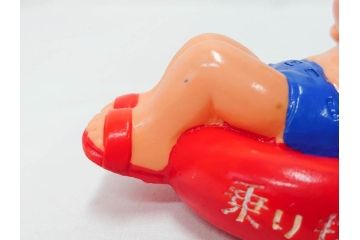 エーザイ　トラベルミン坊や　浮き輪　レトロな雰囲気の貯金箱(人形、コインバンク、ソフビ、置物)(R-082928)