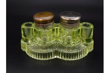 戦前　当時物　ウランガラス　プレスガラス　インクボトル　上品な雰囲気のガラス小物5点セット(ソルト、ペッパー、調味料入れ、インク壷、小物入れ、鉢、小皿、深皿、硝子、和ガラス)(R-082929)