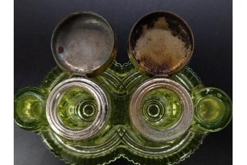 戦前　当時物　ウランガラス　プレスガラス　インクボトル　上品な雰囲気のガラス小物5点セット(ソルト、ペッパー、調味料入れ、インク壷、小物入れ、鉢、小皿、深皿、硝子、和ガラス)(R-082929)