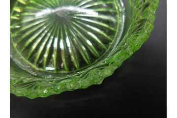 戦前　当時物　ウランガラス　プレスガラス　インクボトル　上品な雰囲気のガラス小物5点セット(ソルト、ペッパー、調味料入れ、インク壷、小物入れ、鉢、小皿、深皿、硝子、和ガラス)(R-082929)