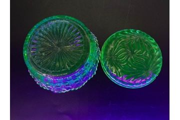 戦前　当時物　ウランガラス　プレスガラス　インクボトル　上品な雰囲気のガラス小物5点セット(ソルト、ペッパー、調味料入れ、インク壷、小物入れ、鉢、小皿、深皿、硝子、和ガラス)(R-082929)