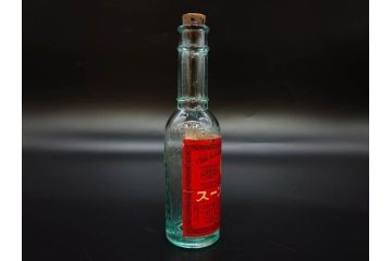 大正〜昭和初期　レトロ　エンボス　時を重ねた味わ深いガラス瓶6点セット(ソースボトル、白玉、三ツ矢、カゴメ、フマキラー、和ガラス、硝子、ビン、ボトル、花瓶、花入、花生、花器、一輪挿し)(R-082931)