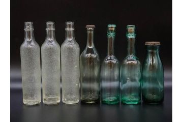 大正〜昭和初期　レトロ　エンボス　空間のアクセントになるガラス瓶7点セット(大日本麦酒株式会社、和ガラス、硝子、ビン、ボトル、花瓶、花入、花生、花器、一輪挿し)(R-082932)