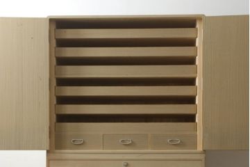 中古　伝統工芸士　永松修一作　秀鳳刻　上品な雰囲気漂う金具が魅力的な加茂総桐箪笥・上段(並厚、総桐たんす、着物箪笥、衣装箪笥、和タンス、引き出し)(R-082939)