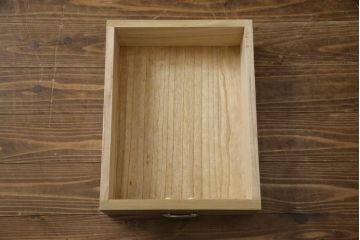 中古　伝統工芸士　永松修一作　秀鳳刻　上品な雰囲気漂う金具が魅力的な加茂総桐箪笥・上段(並厚、総桐たんす、着物箪笥、衣装箪笥、和タンス、引き出し)(R-082939)