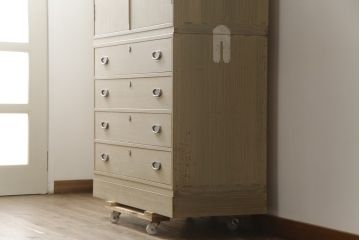 中古　伝統工芸士　永松修一作　秀鳳刻　上品な雰囲気漂う金具が魅力的な加茂総桐箪笥・下段(並厚、総桐たんす、収納箪笥、衣装箪笥、和タンス、引き出し、テレビ台、テレビボード)(R-082940)