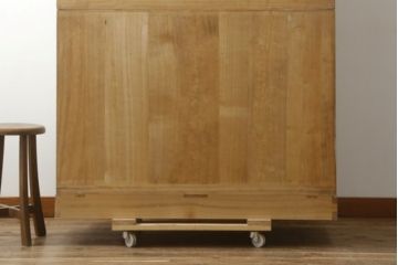 中古　伝統工芸士　永松修一作　秀鳳刻　上品な雰囲気漂う金具が魅力的な加茂総桐箪笥・下段(並厚、総桐たんす、収納箪笥、衣装箪笥、和タンス、引き出し、テレビ台、テレビボード)(R-082940)