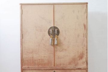 中古　伝統工芸品　金具に上品な花の図柄をあしらった加茂総桐箪笥・上段(胴丸、総桐たんす、着物箪笥、衣装箪笥、和タンス、引き出し)(R-082941)