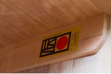 中古　伝統工芸品　金具に上品な花の図柄をあしらった加茂総桐箪笥・上段(胴丸、総桐たんす、着物箪笥、衣装箪笥、和タンス、引き出し)(R-082941)