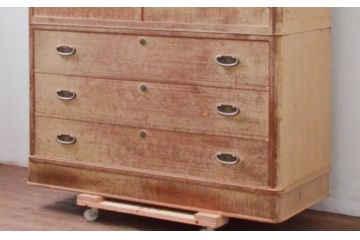 中古　伝統工芸品　金具に上品な花の図柄をあしらった加茂総桐箪笥・下段(胴丸、総桐たんす、収納箪笥、衣装箪笥、和タンス、引き出し、チェスト、テレビ台、テレビボード)(R-082942)