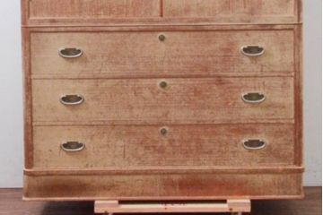 中古　伝統工芸品　金具に上品な花の図柄をあしらった加茂総桐箪笥・下段(胴丸、総桐たんす、収納箪笥、衣装箪笥、和タンス、引き出し、チェスト、テレビ台、テレビボード)(R-082942)