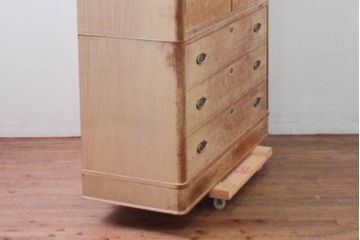中古　伝統工芸品　金具に上品な花の図柄をあしらった加茂総桐箪笥・下段(胴丸、総桐たんす、収納箪笥、衣装箪笥、和タンス、引き出し、チェスト、テレビ台、テレビボード)(R-082942)