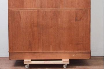 中古　伝統工芸品　金具に上品な花の図柄をあしらった加茂総桐箪笥・下段(胴丸、総桐たんす、収納箪笥、衣装箪笥、和タンス、引き出し、チェスト、テレビ台、テレビボード)(R-082942)