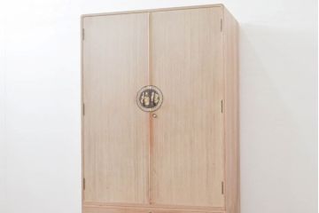 中古　伝統工芸士　中沢和夫作　意匠を凝らした金具が目を引く引き出し1杯付き加茂総桐箪笥ワードローブ・上段(並厚、四方丸、総桐たんす、衣装箪笥、洋服タンス)(R-082945)