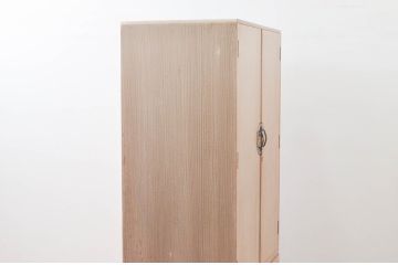 中古　伝統工芸士　中沢和夫作　意匠を凝らした金具が目を引く引き出し1杯付き加茂総桐箪笥ワードローブ・上段(並厚、四方丸、総桐たんす、衣装箪笥、洋服タンス)(R-082945)