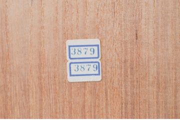 中古　伝統工芸士　中沢和夫作　意匠を凝らした金具が目を引く引き出し1杯付き加茂総桐箪笥ワードローブ・上段(並厚、四方丸、総桐たんす、衣装箪笥、洋服タンス)(R-082945)