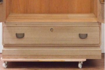 中古　伝統工芸士　中沢和夫作　意匠を凝らした金具が目を引く引き出し1杯付き加茂総桐箪笥・下段(並厚、四方丸、総桐たんす、衣装箪笥、チェスト、サイドチェスト)(R-082946)