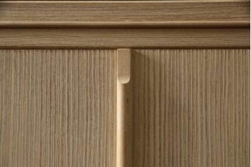 中古　広島・府中家具　日本伝統木芸士　大畠輝登作　備後府中　寿山作　金色の装飾が上品な雰囲気を醸し出す 総桐箪笥・中段(総桐たんす、胴丸、和タンス、衣装箪笥、収納タンス)(R-082951)