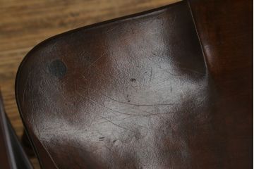 中古　美品　松本民芸家具　509C型　美しいシルエットが目を引くウィンザーチェア(ウインザーチェア、アームチェア、板座チェア、椅子、イス)(定価約17万円)(R-082956)
