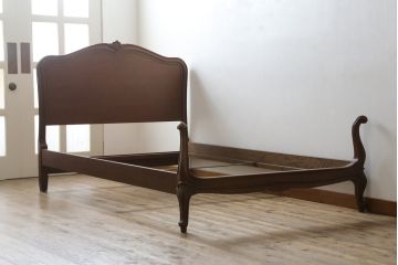 中古　DREXEL HERITAGE(ドレクセルヘリテイジ)　Touraine(ツーレイン)　重厚感と美しさを兼ね備えたクラシカルデザインのベッドフレーム(セミダブル)(R-082957)