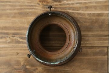 和製アンティーク　希少デザイン　襞(ひだ)模様が可愛らしい小さな天井照明カバー(ペンダントライトカバー、吊り下げ照明カバー、電笠)(R-082960)