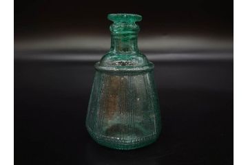 当時物　プレスガラス　レトロな味わい深いガラス瓶5点セット(ビン、醤油差し、あやめ、菖蒲、エンボス、花、桜、硝子)(R-082968)