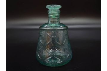 当時物　プレスガラス　レトロな味わい深いガラス瓶5点セット(ビン、醤油差し、あやめ、菖蒲、エンボス、花、桜、硝子)(R-082968)