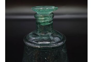 当時物　プレスガラス　レトロな味わい深いガラス瓶5点セット(ビン、醤油差し、あやめ、菖蒲、エンボス、花、桜、硝子)(R-082968)