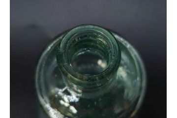 当時物　プレスガラス　レトロな味わい深いガラス瓶5点セット(ビン、醤油差し、あやめ、菖蒲、エンボス、花、桜、硝子)(R-082968)