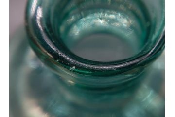 当時物　プレスガラス　レトロな味わい深いガラス瓶5点セット(ビン、醤油差し、あやめ、菖蒲、エンボス、花、桜、硝子)(R-082968)