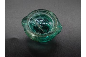 当時物　プレスガラス　レトロな味わい深いガラス瓶5点セット(ビン、醤油差し、あやめ、菖蒲、エンボス、花、桜、硝子)(R-082968)