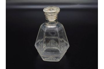当時物　プレスガラス　レトロな味わい深いガラス瓶5点セット(ビン、醤油差し、あやめ、菖蒲、エンボス、花、桜、硝子)(R-082968)